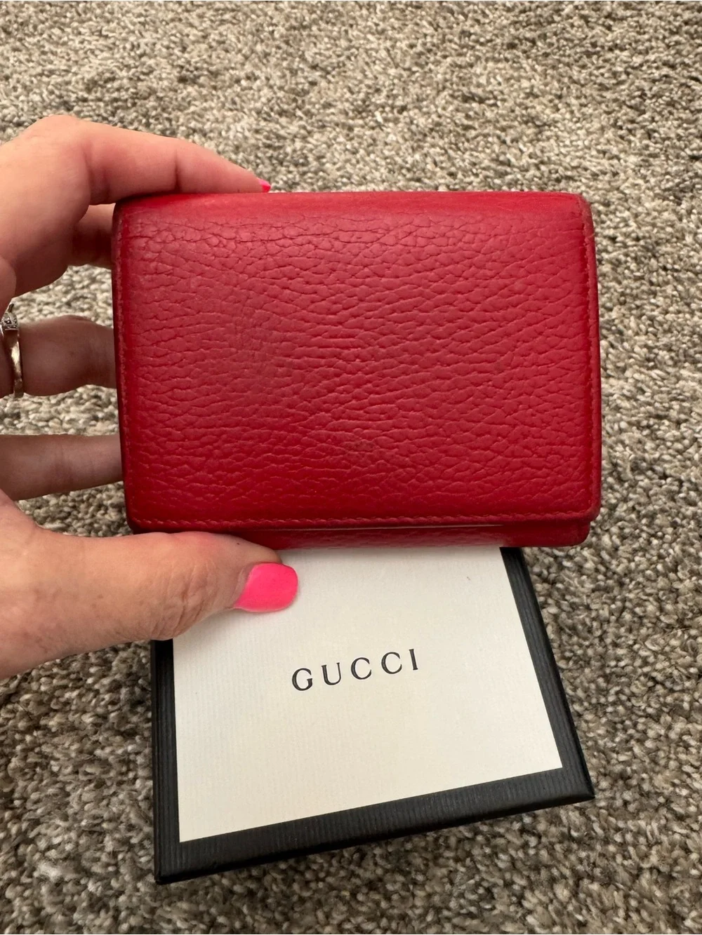 Gucci Red Pebbled Leather Fold Wallet with Gold Double G - Picture 3 of 9